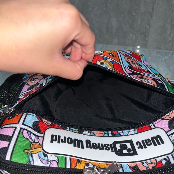Disney traveler backpack like new ! - Picture 8 of 9